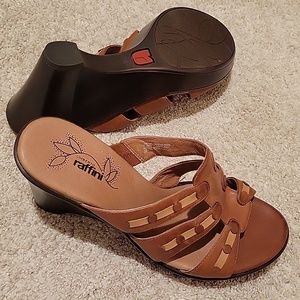 Lady's sandal Umberto Raffini leather upper & lining genuine rubber sole size 38